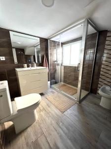 A bathroom at Seaside home Torrevieja - LaMata