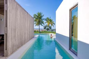 Bazén v ubytování KA BRU Beach Boutique Hotel nebo v jeho okolí