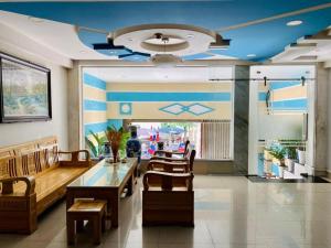Posezení v ubytování Hotel Phương Nam + 16 fotografií