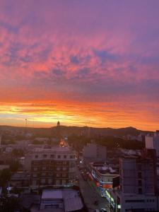Východ nebo západ slunce při pohledu z apartmánu nebo okolí