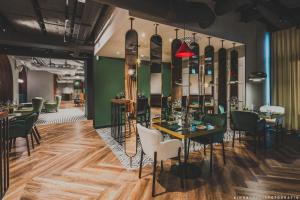 Royal Tulip Warsaw Centre餐厅或其他用餐的地方