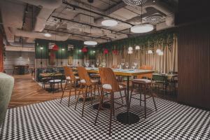 Royal Tulip Warsaw Centre餐厅或其他用餐的地方