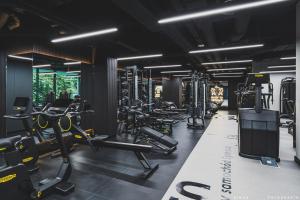 Royal Tulip Warsaw Centre的健身中心和/或健身设施