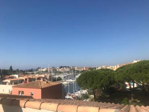 Fotografia z galérie ubytovania Duplex meublé avec terrasse dans résidence avec piscine v destinácii Cap d'Agde