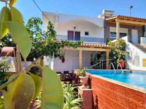 The swimming pool at or close to Margarita luxury apartment 1