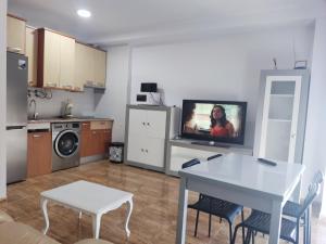 Kuchyňa alebo kuchynka v ubytovaní Apartamentos a 300 metros playa