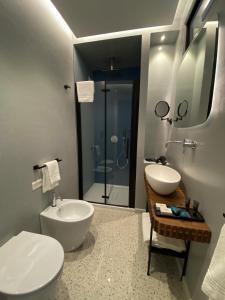 A bathroom at NoOne Tropea Guesthouse