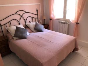 Postel nebo postele na pokoji v ubytování Ekin ô reV Gîte Fontessante