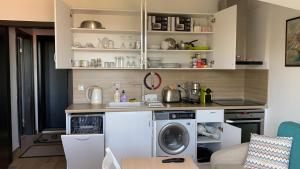 A kitchen or kitchenette at Lovely Аpartment in IGLIKA 2,Borovets