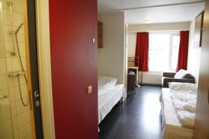 Postel nebo postele na pokoji v ubytování Førde Sommarhotell