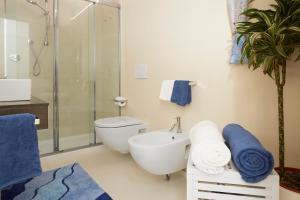 Kamar mandi di Villa Ulisse - Suites - Luxury B&B