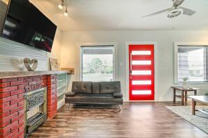 Ảnh trong thư viện ảnh của Charming and Quaint El Paso House with Backyard! ở El Paso