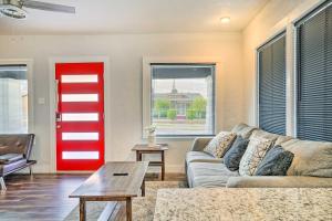 Ảnh trong thư viện ảnh của Charming and Quaint El Paso House with Backyard! ở El Paso