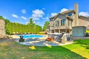 Bazén v ubytování Pet-Friendly Maple Grove Gem with Private Yard! nebo v jeho okolí