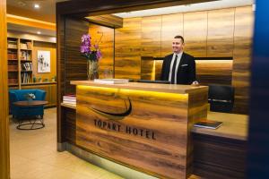 Členové personálu v ubytování Tópart Hotel