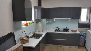 Kuchyň nebo kuchyňský kout v ubytování Yilan Dongshan Cypress B&B