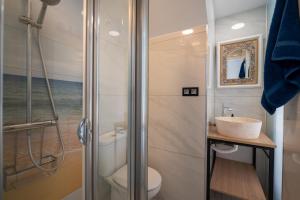 Koupelna v ubytování Apartamentos Playa Feliz