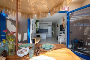Kuchyň nebo kuchyňský kout v ubytování Apartamentos Playa Feliz