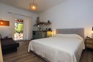 A bed or beds in a room at Eleni's Guesthouse
