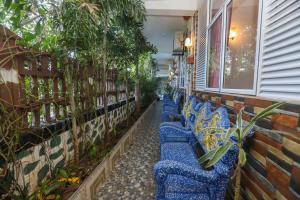 a row of blue benches on the side of a building at DELIGHT REICH HOTEL in Peradeniya
