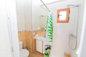 A bathroom at Casas Rurales Sagasta