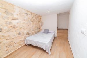 A bed or beds in a room at Casas Rurales Sagasta