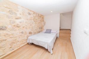 A bed or beds in a room at Casas Rurales Sagasta