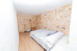 A bed or beds in a room at Casas Rurales Sagasta