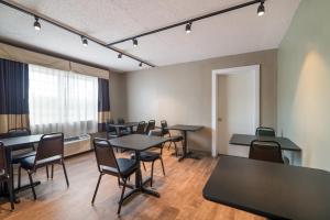 Χώρος καθιστικού στο Quality Inn & Suites