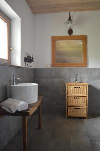 a bathroom with a tub and a sink at Azyl Apetytu in Filipów