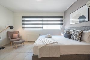 Posteľ alebo postele v izbe v ubytovaní Luxury Loft with a Balcony by CloudKeys