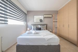 Posteľ alebo postele v izbe v ubytovaní Luxury Loft with a Balcony by CloudKeys