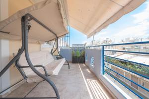Balkón alebo terasa v ubytovaní Luxury Loft with a Balcony by CloudKeys
