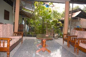 a room with chairs and a table and a table and a stool at Hospedaje Eco in Lagunas