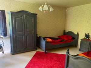 a bedroom with a bed and a red rug at Chalet am See in Sontra