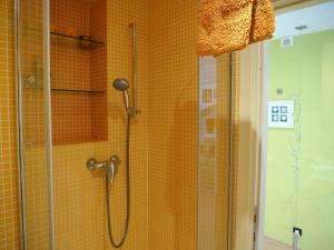 Ванная комната в Da Silvia ATTICO nel cuore di Grado con posto auto