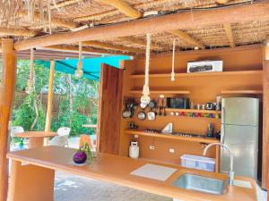 Kuchyň nebo kuchyňský kout v ubytování Ku kuk Glamping