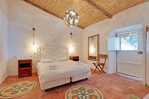 Giường trong phòng chung tại Casa Pedra São Romão +33 ảnh