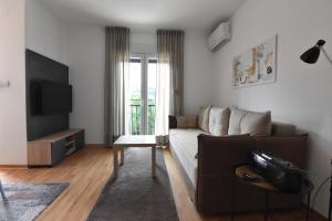 Телевизор и/или развлекательный центр в Apartman Lipa 11