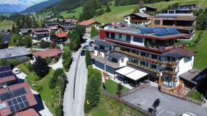Ein allgemeiner Bergblick oder ein Berglick von des Hotels aus