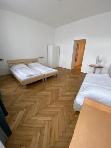 Postel nebo postele na pokoji v ubytování Kolbeck Rooms