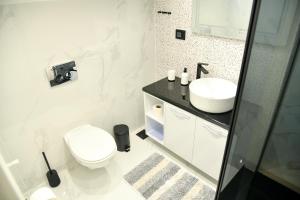 A bathroom at Pansion Eden