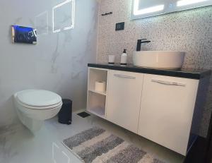 A bathroom at Pansion Eden