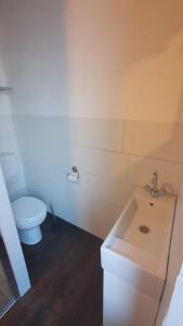 Koupelna v ubytování Ferienhaus im Moseltal