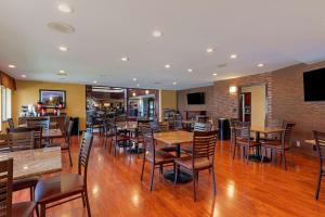a restaurant with wooden floors and tables and chairs at Best Western Pony Soldier in Portland
