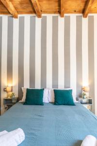 A bed or beds in a room at Milan Stay - Alzaia Naviglio Grande