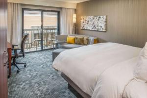 Postel nebo postele na pokoji v ubytování Sonesta Select Seattle Bellevue Redmond