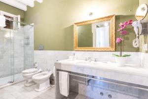 A bathroom at Milan Stay - Alzaia Naviglio Grande