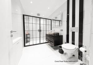 A bathroom at Luxury Suites by NOK ISTANBUL NISANTASI Még 37 kép