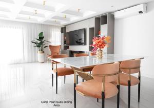 A television and/or entertainment centre at Luxury Suites by NOK ISTANBUL NISANTASI